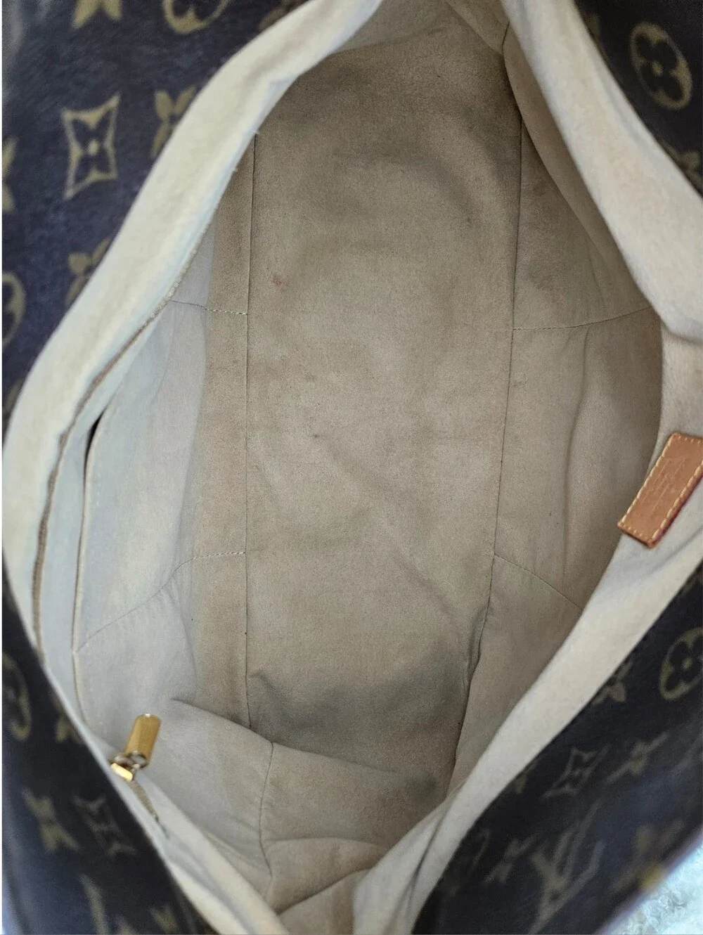 Authentic Louis Vuitton Artsy MM #4407M